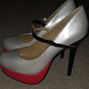 CLOSING FEB 10! Silver and pink strappy heels